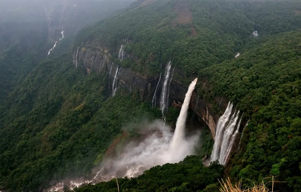 Nohkalikai Water Falls ,Cherrapunjee